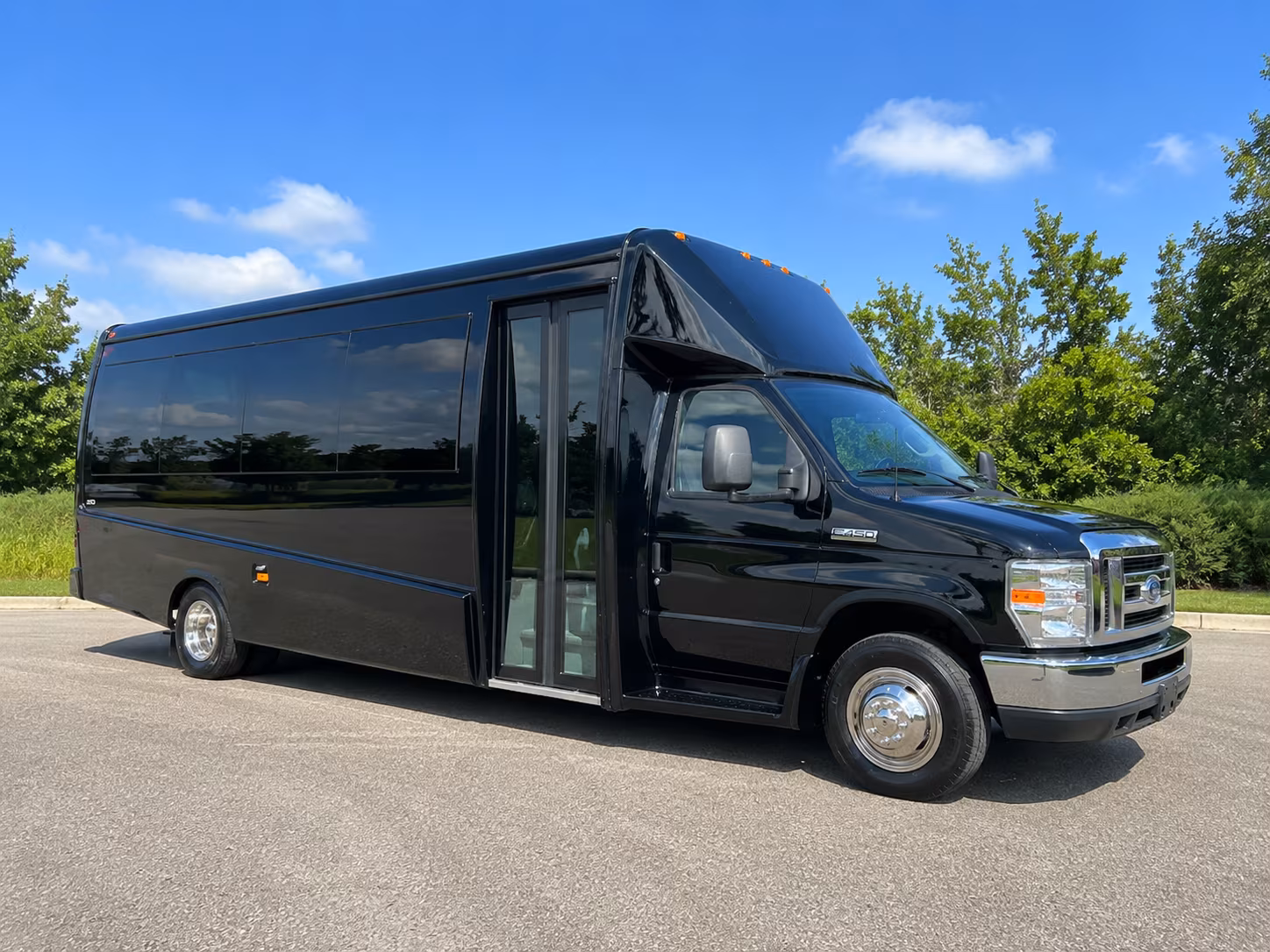 beverly conference shuttles and corporate bus rentals in beverly
