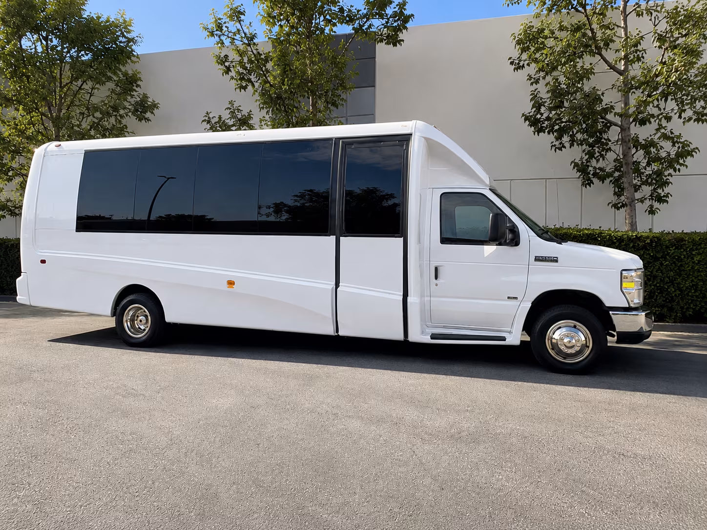 bridal party transfers through portsmouth s historic waterfront district